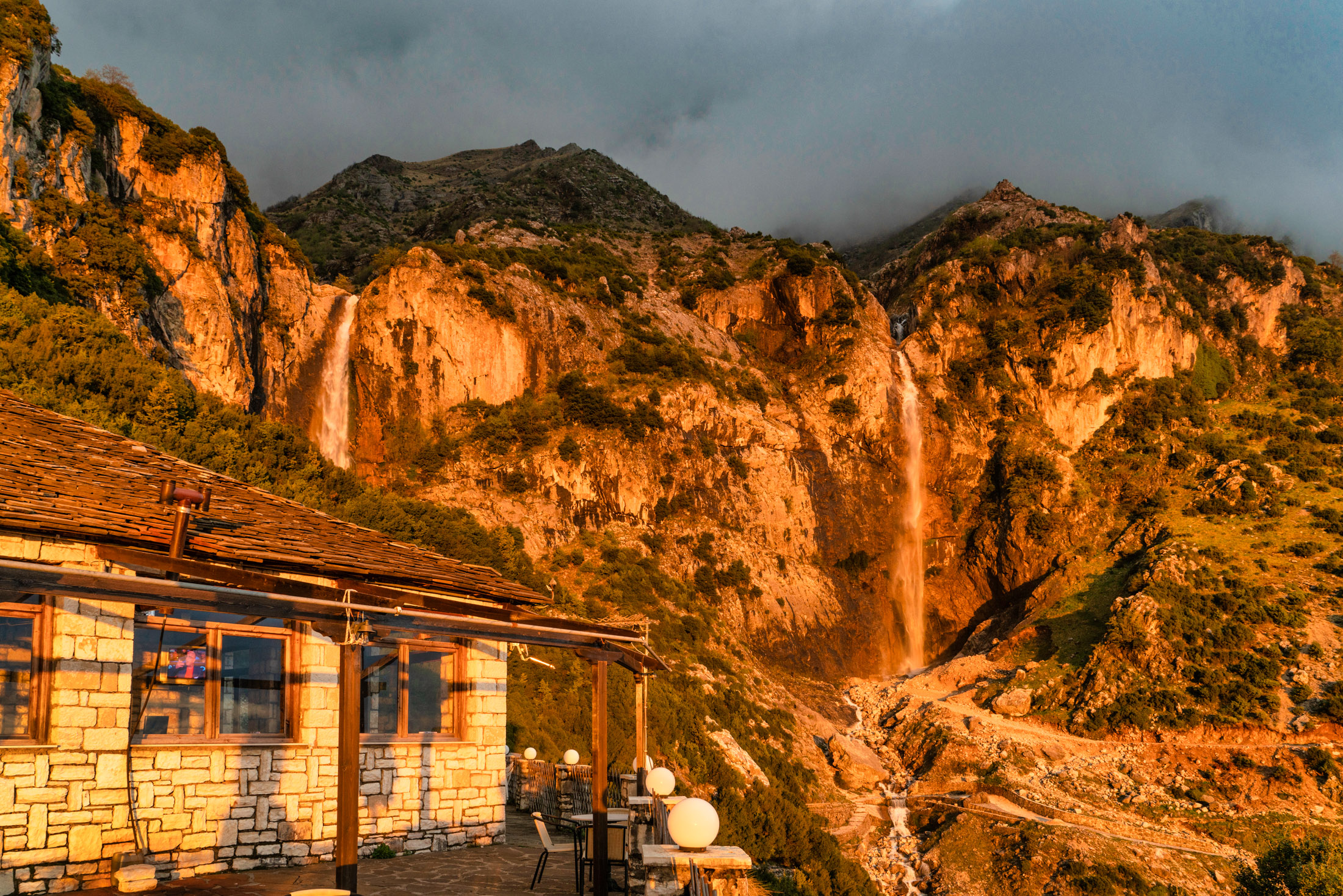 δίδυμοι καταρράκτες Τζουμέρκων υδάτινο θέαμα | travel.gr