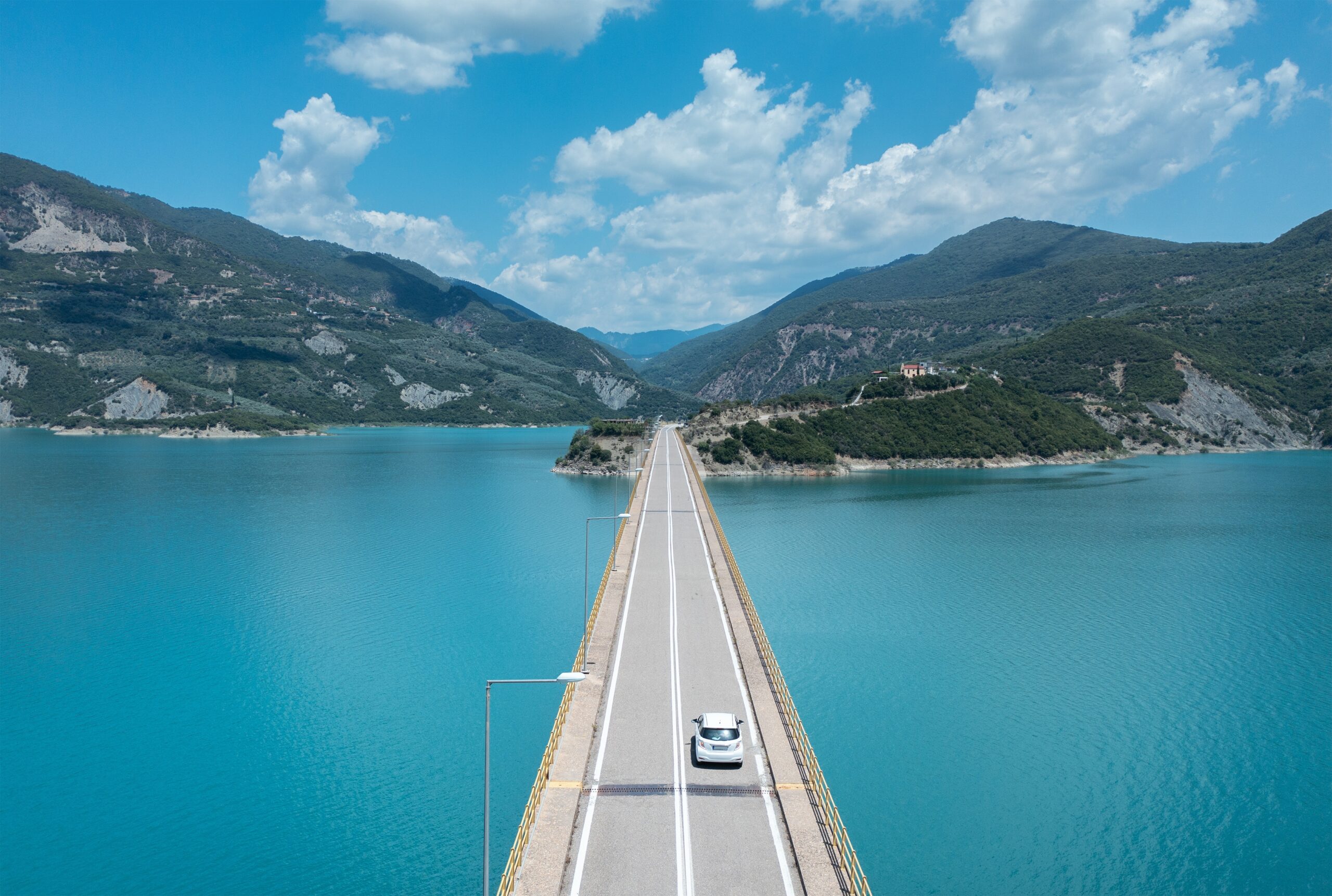 Road trip στη Λίμνη Κρεμαστών, μία από τις ομορφότερες στην Ελλάδα | travel.gr
