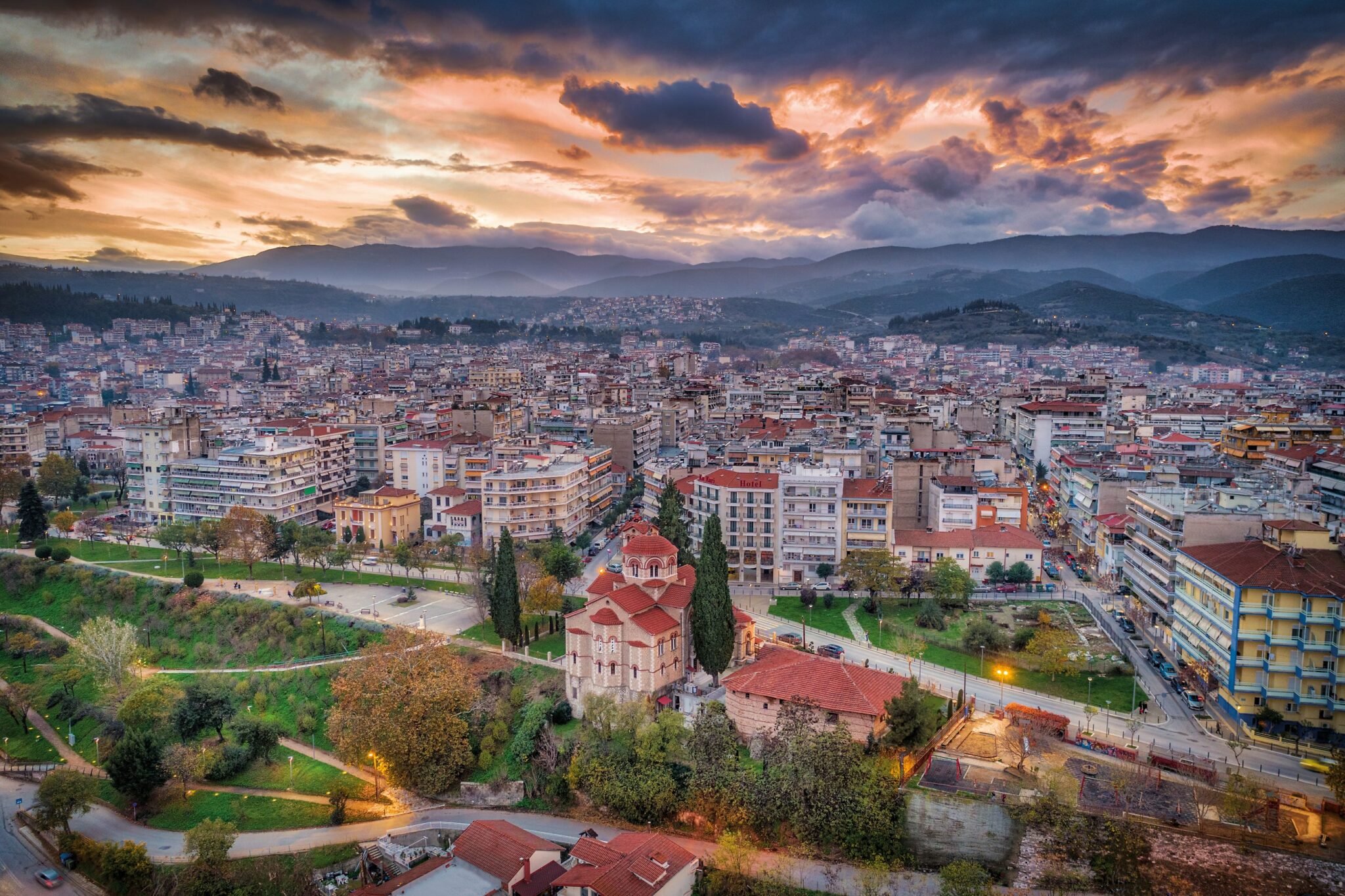 Στους μαχαλάδες της Βέροιας - Σκηνικό από ταινία εποχής ...