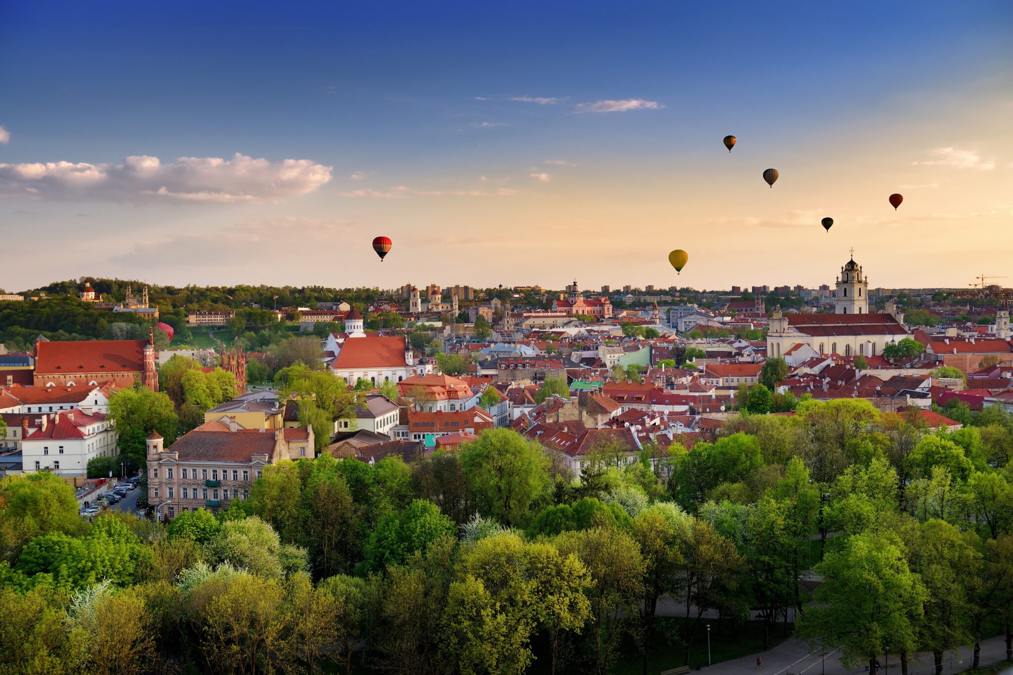 Βίλνιους: Aνακαλύπτοντας την παλαιότερη μεσαιωνική πόλη που έχει διασωθεί  έως τις μέρες μας | travel.gr