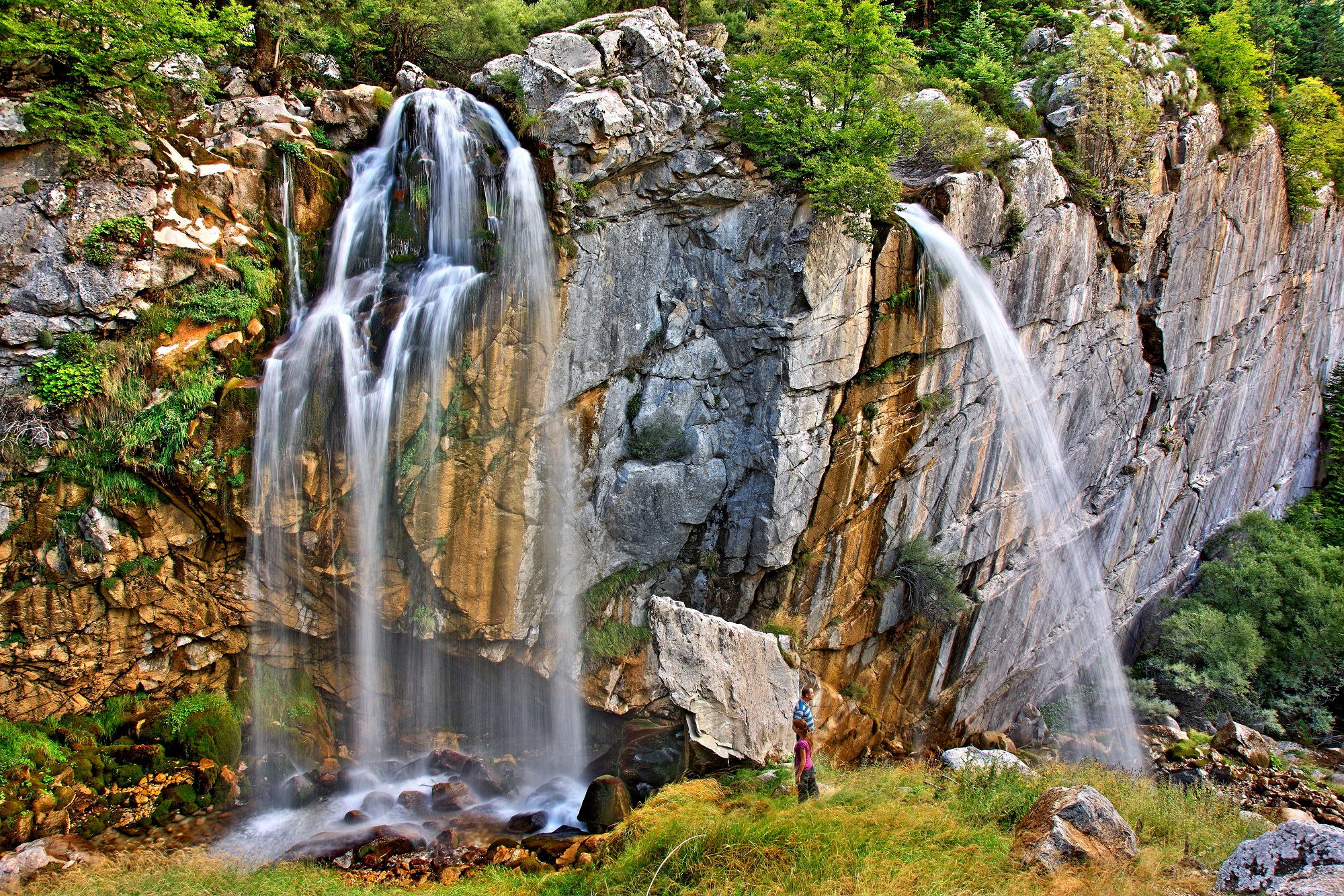 The double waterfalls of Souda in Theodoriana / Shutterstock