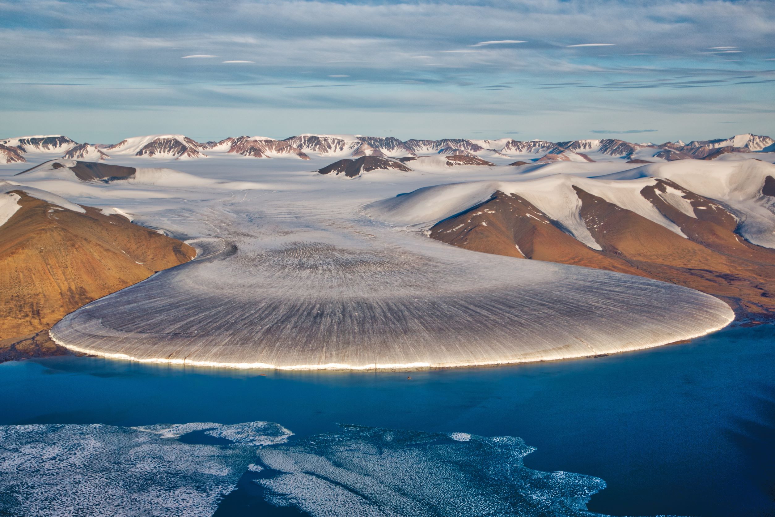 Остров большая земля. Ледник Слоновья нога Гренландия. Ледяной щит Гренландии. Гренландия (остров). Ледники Гренландии.