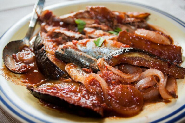 6 Top Ouzo Tavernas in Athens travel.gr