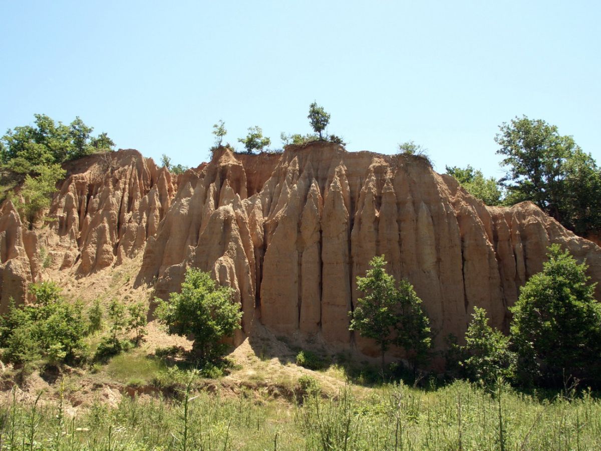 The Nochtaria are impressive conical formations without the characteristic "stone hat" that end in a relatively sharp peak reminiscent of a fine wood cone/Photo: Giorgos Mastrogiannopoulos