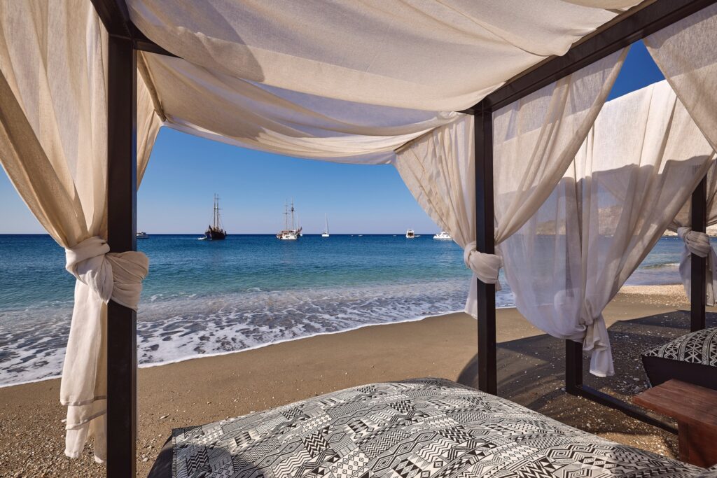 Beach Bars and Bars on the Cycladic Island of Milos travel.gr