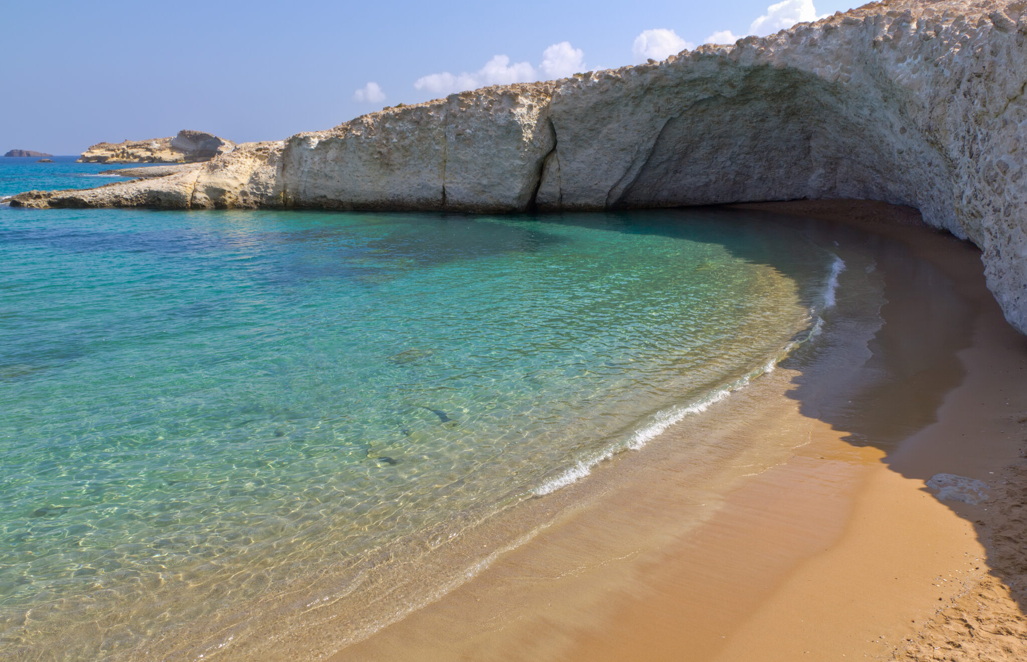 alogomantra beach milos