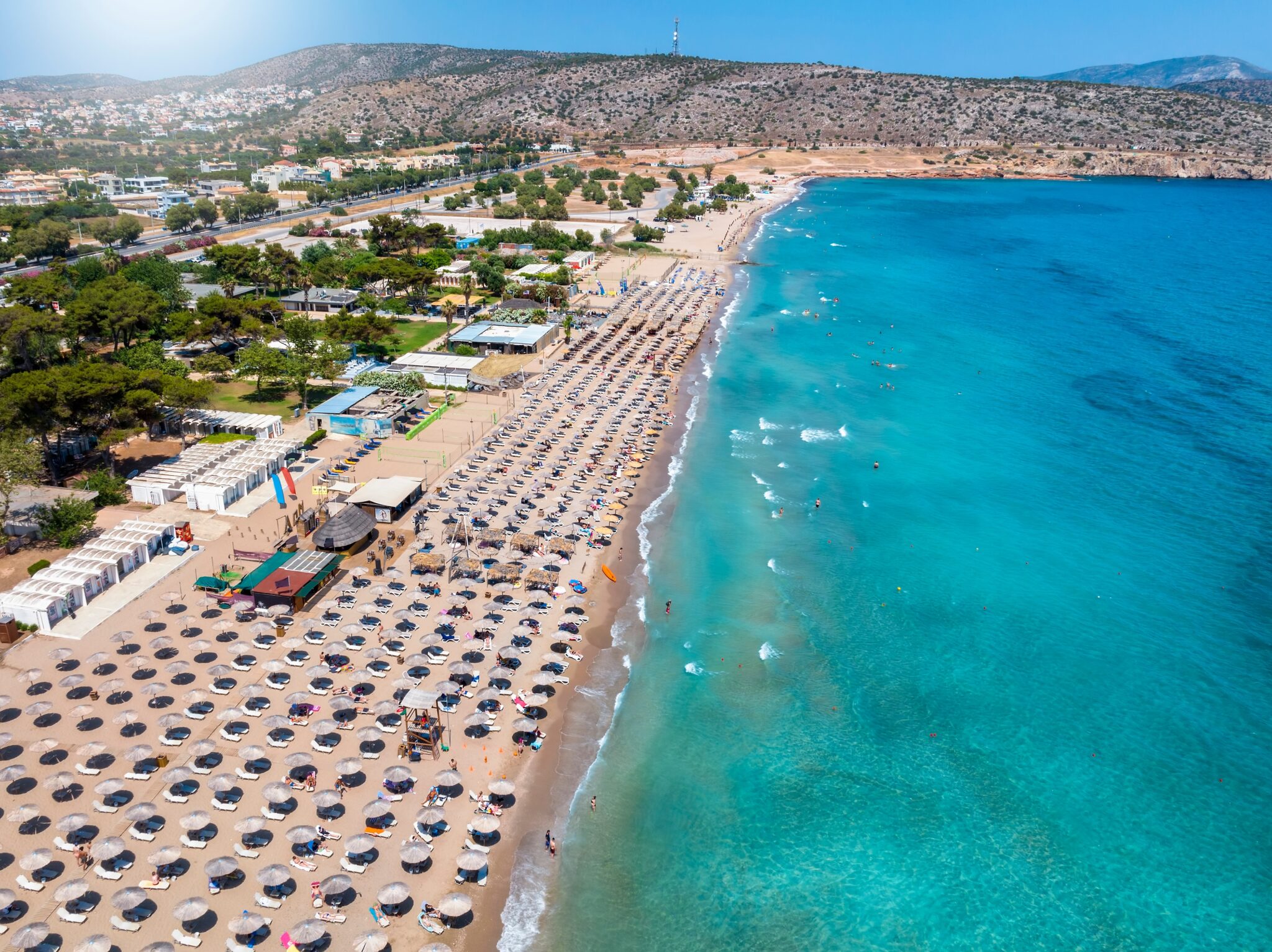 Οκτώ δαντελωτές παραλίες με άμμο στην Αττική