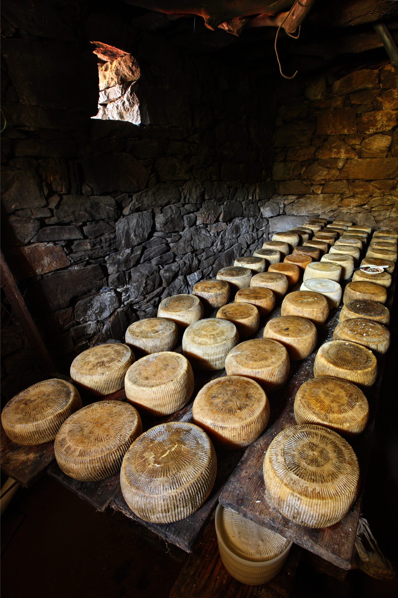 WOW: Graviera Naxou Named the World’s Best Cheese | Travel.gr/en