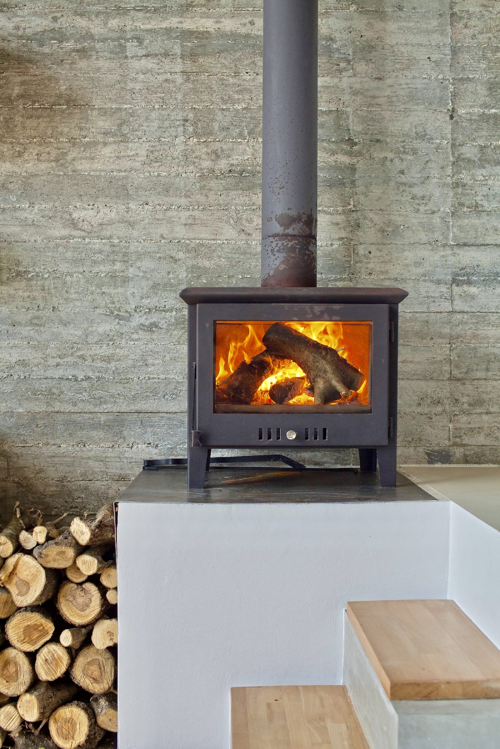 The guestroom / Cabanon Concrete Retreat