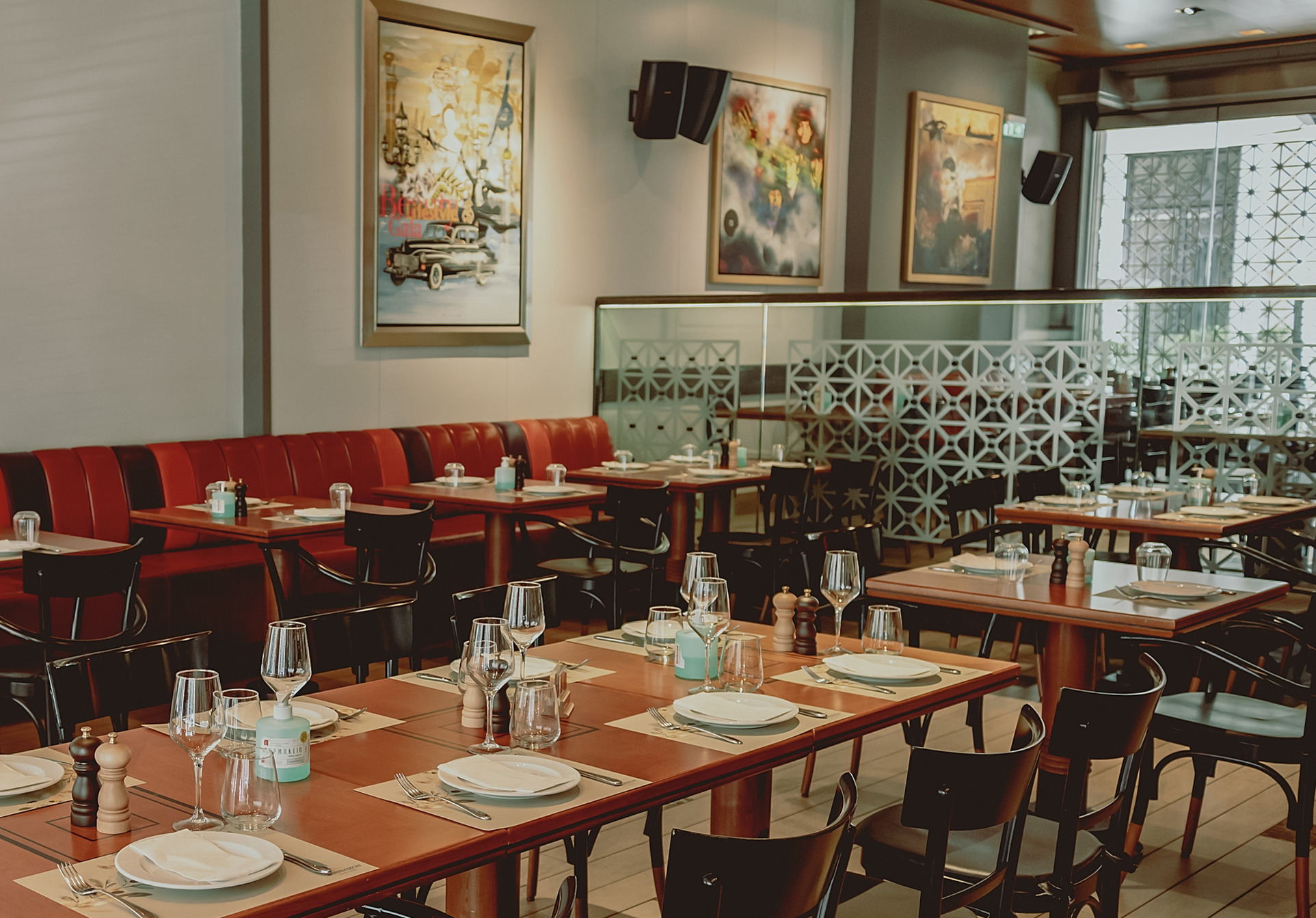 The hall / Athinaikon