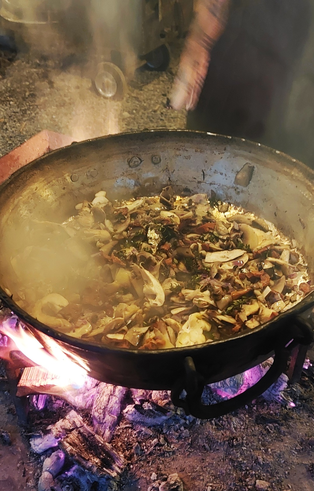 Firecooked mushrooms / Orias Guesthouse & Farm