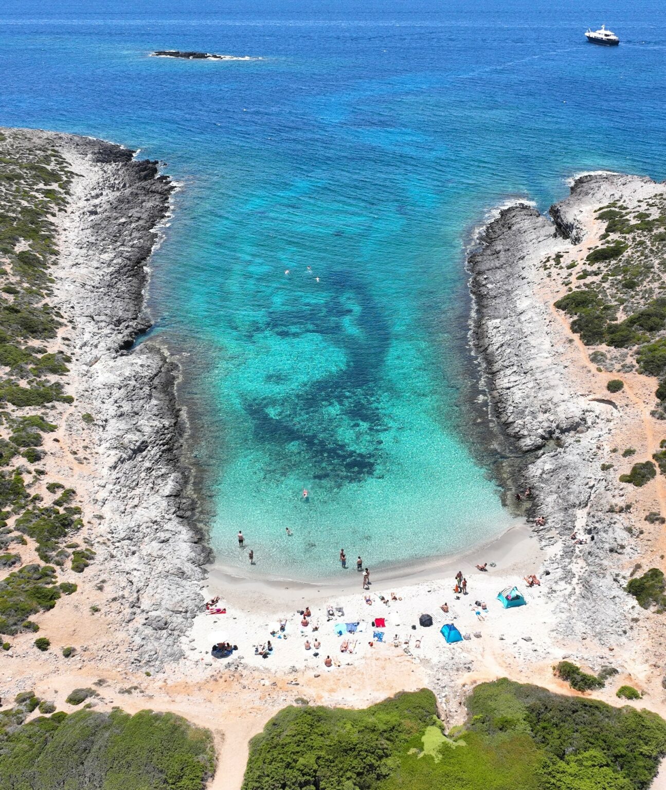 antiparos-mini-guide-the-cycladic-island-that-honors-its-secrets