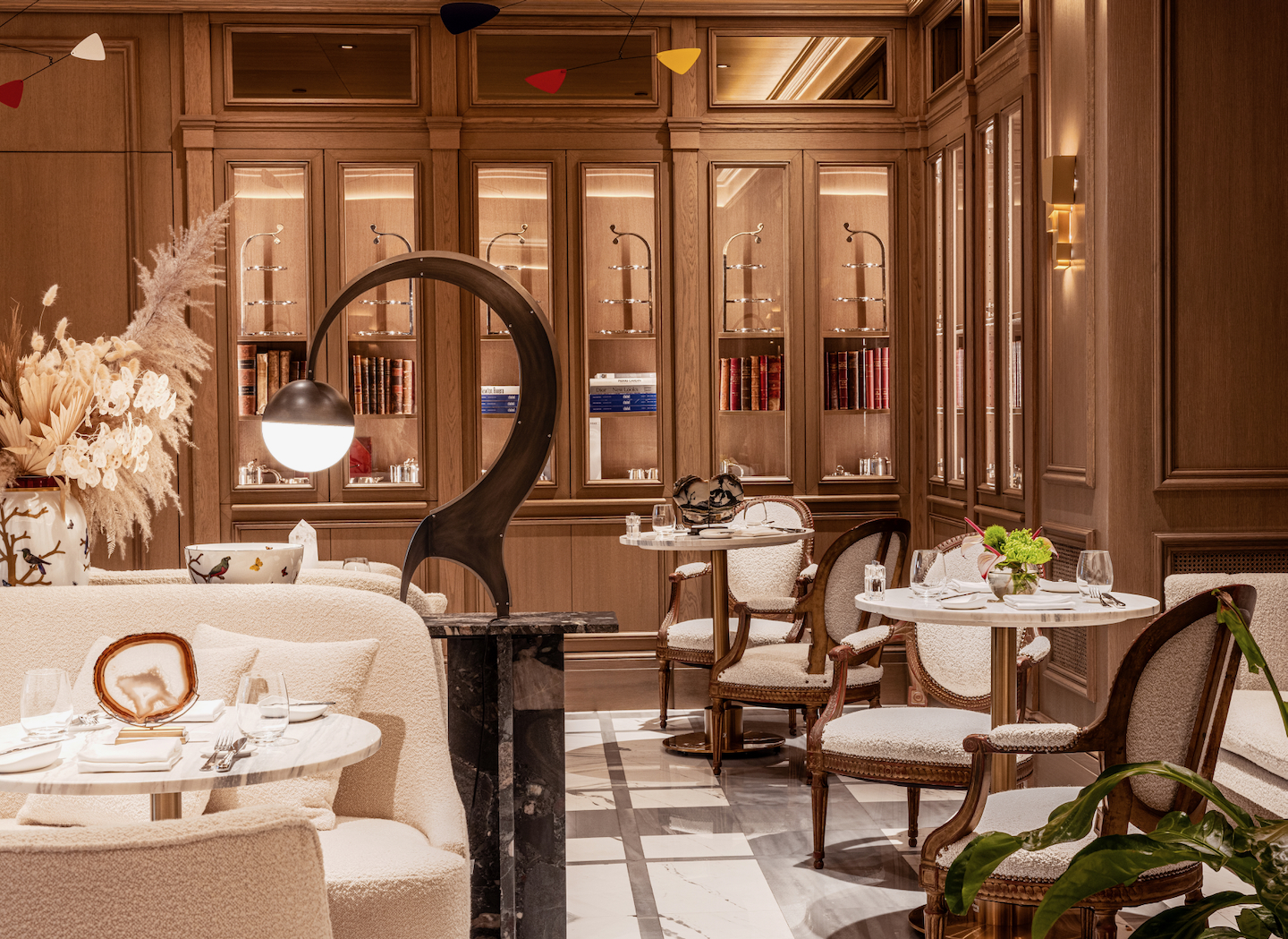 Athens in September: A Mini-Guide of the Heart of the Action / The Dolli