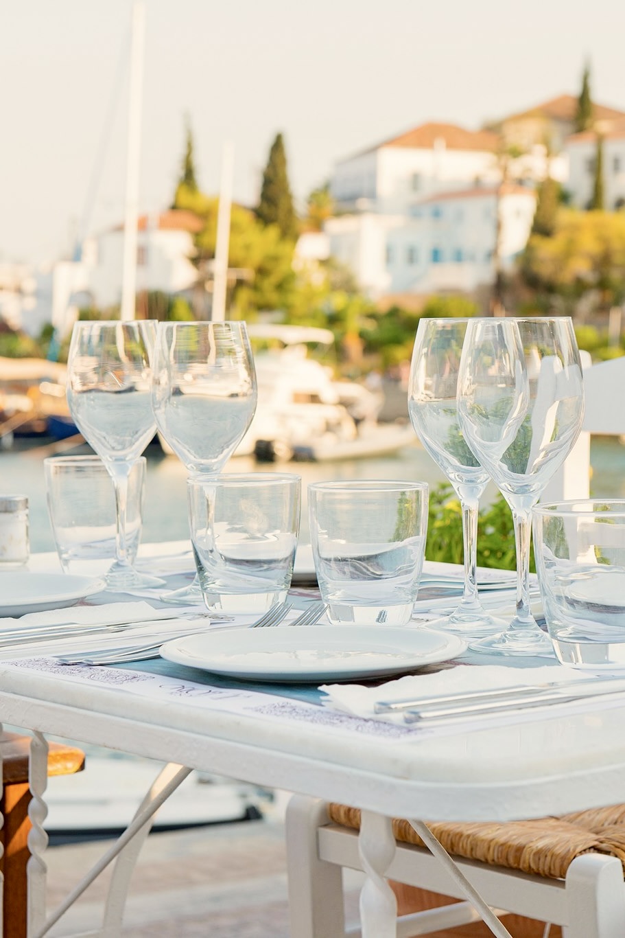 Best Restaurants in Spetses / Orloff