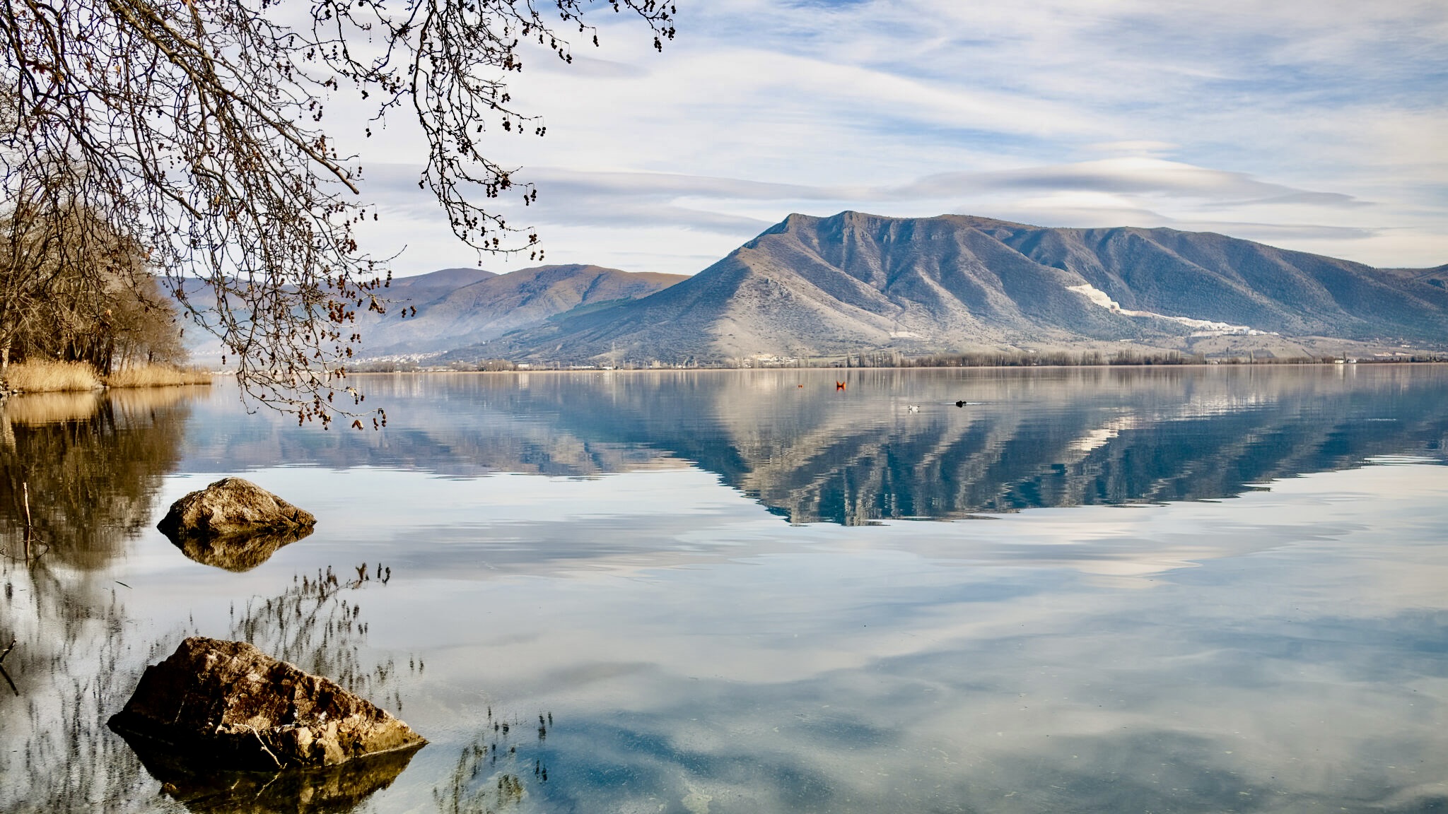 Lake Tourism: Five Fantastic Greek Destinations / Orestiada Lake