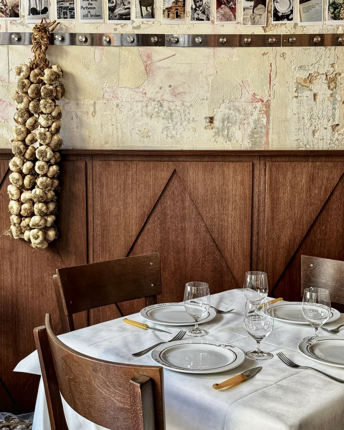 Best Gastro-Tavernas in Athens / Manari