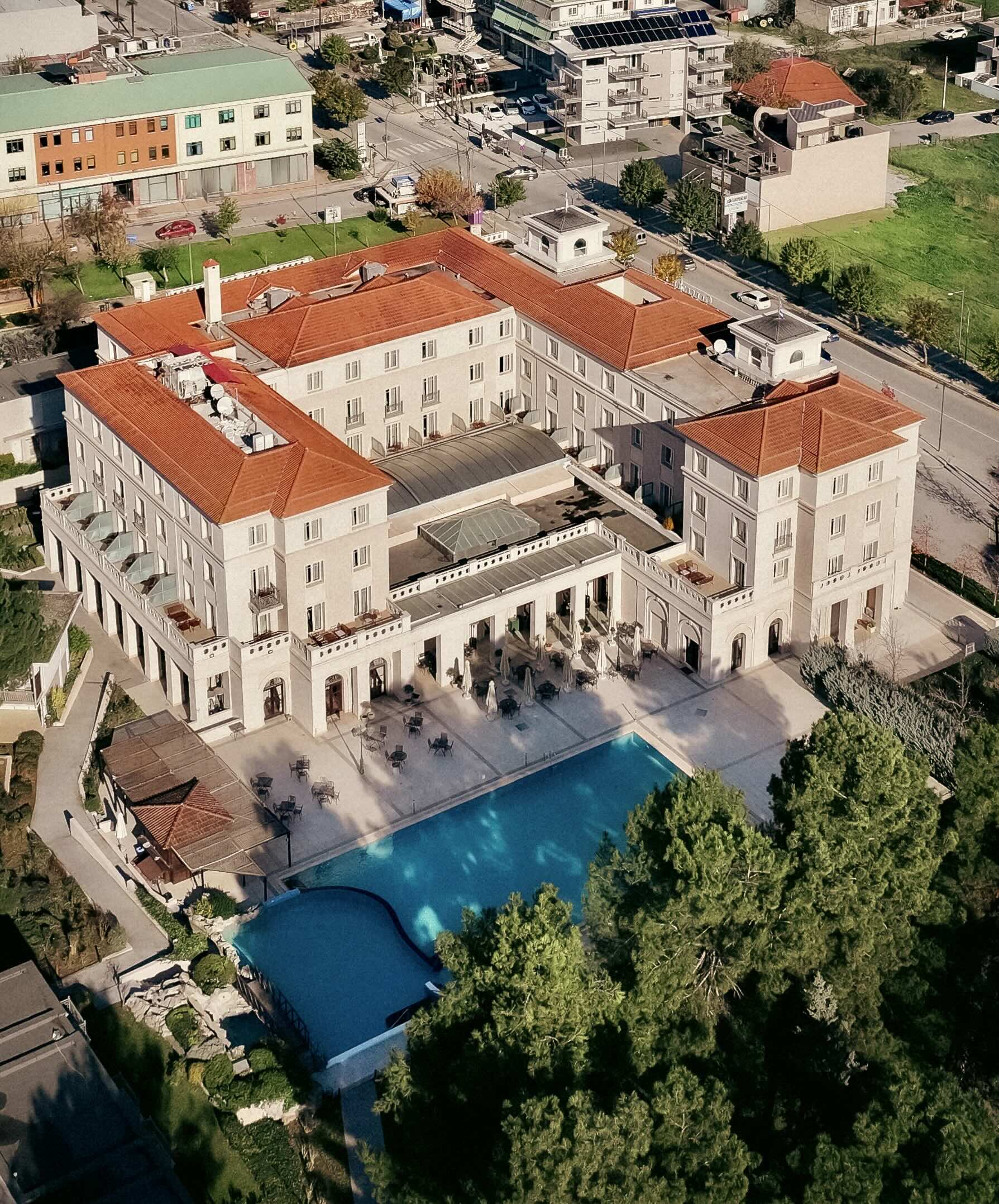 Larissa In November / Larissa Imperial