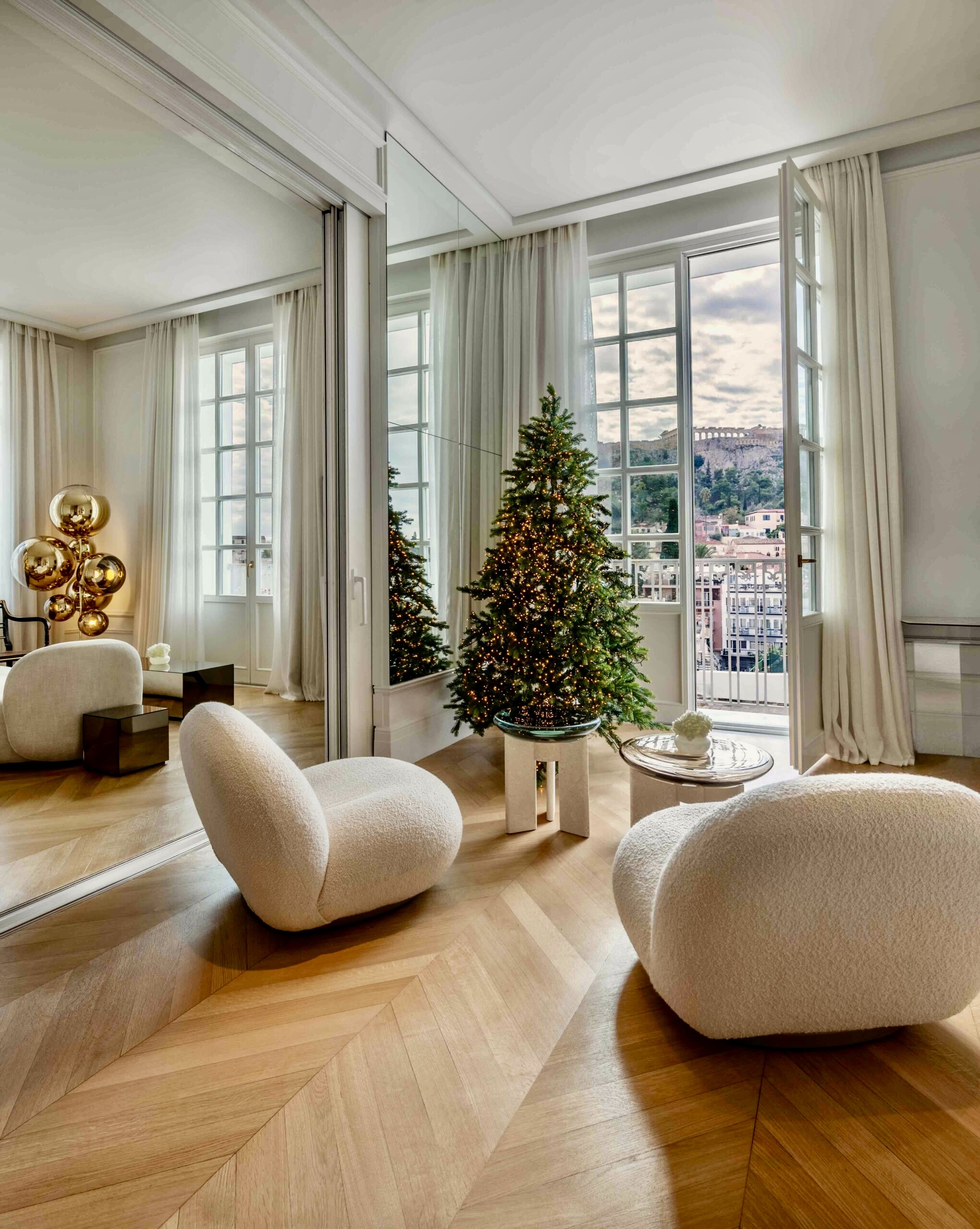 Athens in December / The Dolli