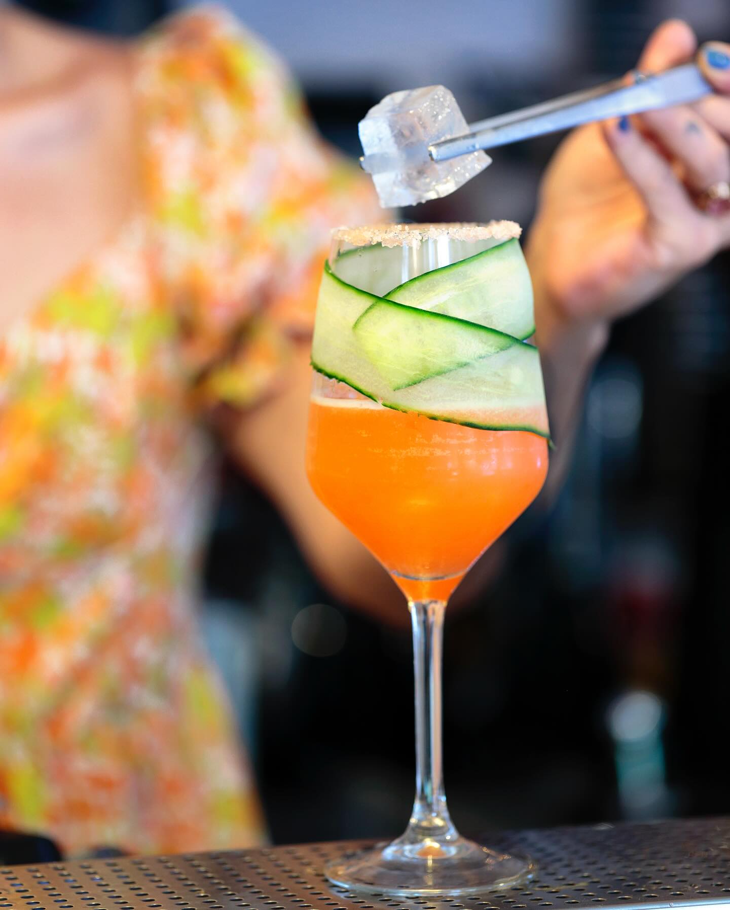 No bar / Neos Kosmos