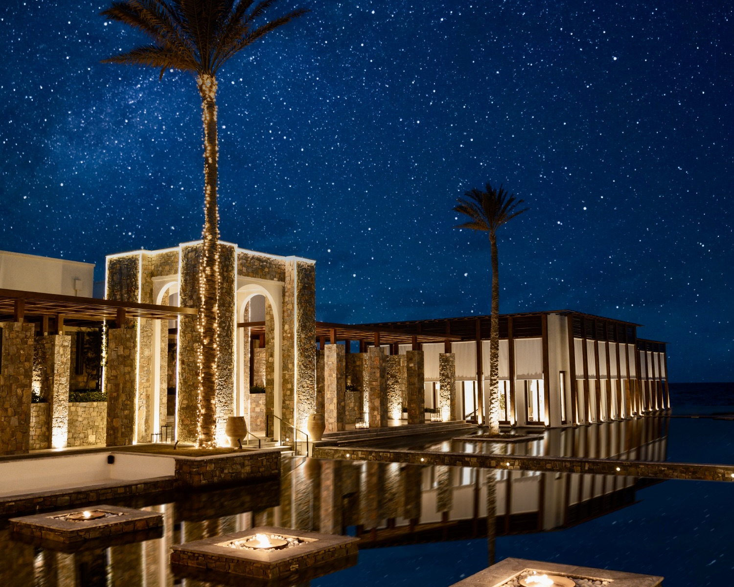 Amirandes over the Holidays / Lobby