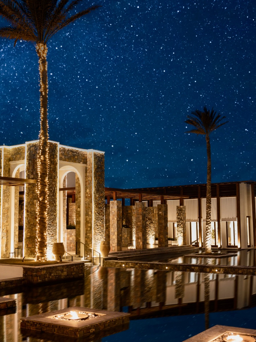 Amirandes over the Holidays / Lobby