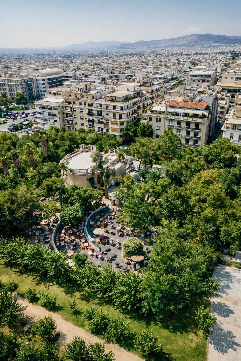 Top Courtyard Caf&eacute;s in Athens / Green Park