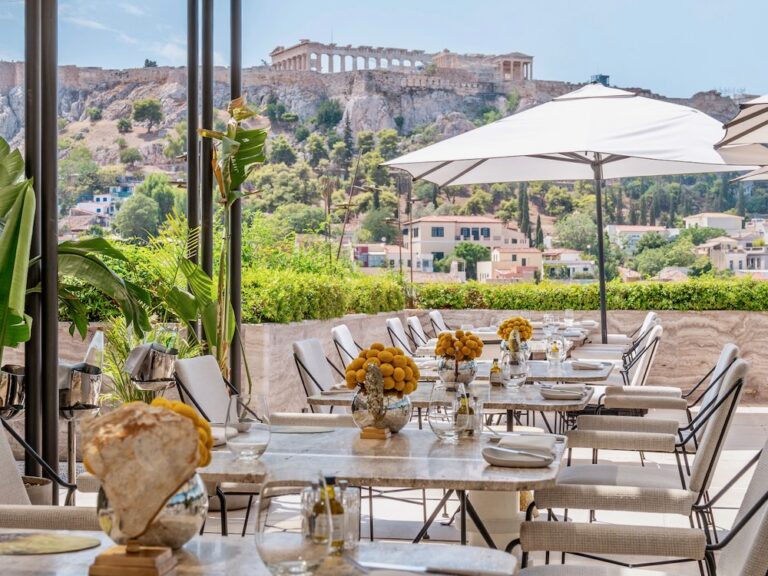 Dolli&middot;s Rooftop Restaurant