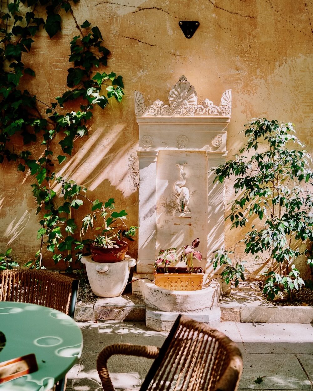 Best Courtyard Cafes in Athens / Black Duck Garden