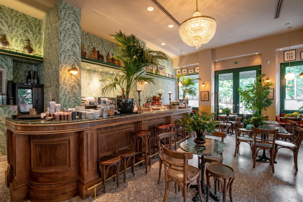 Stylish Cafe-Restaurants with an Old Athens Vibe / Cherchez la femme