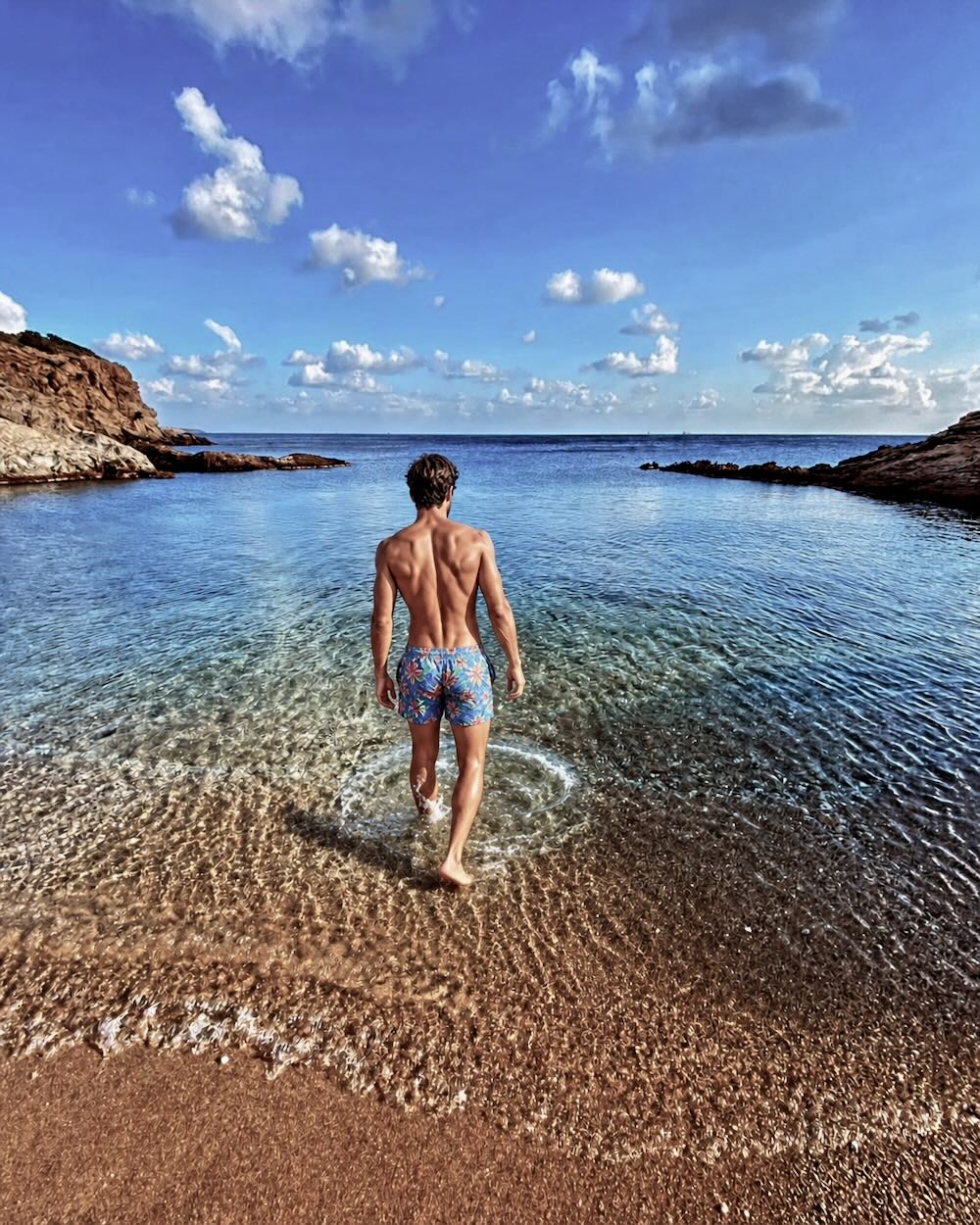 8 Attica Beaches That Athenians Love and Visitors Rarely Find / Tsiou Beach