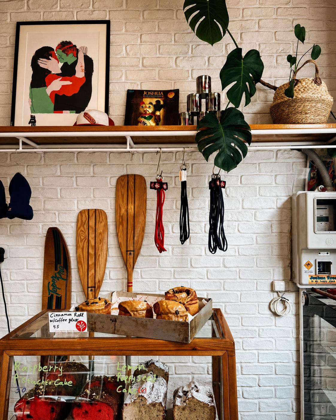 Pangrati and Mets walk: plants, artwork and the caf&eacute; counter at Joshua Tree Cafe.